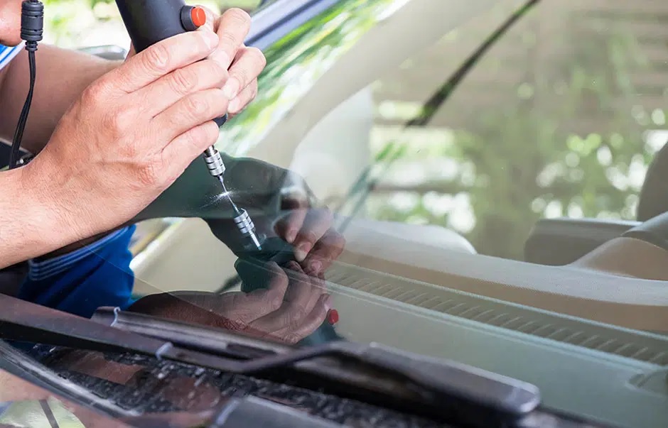 How to Choose the Right Windshield Repair Company for You